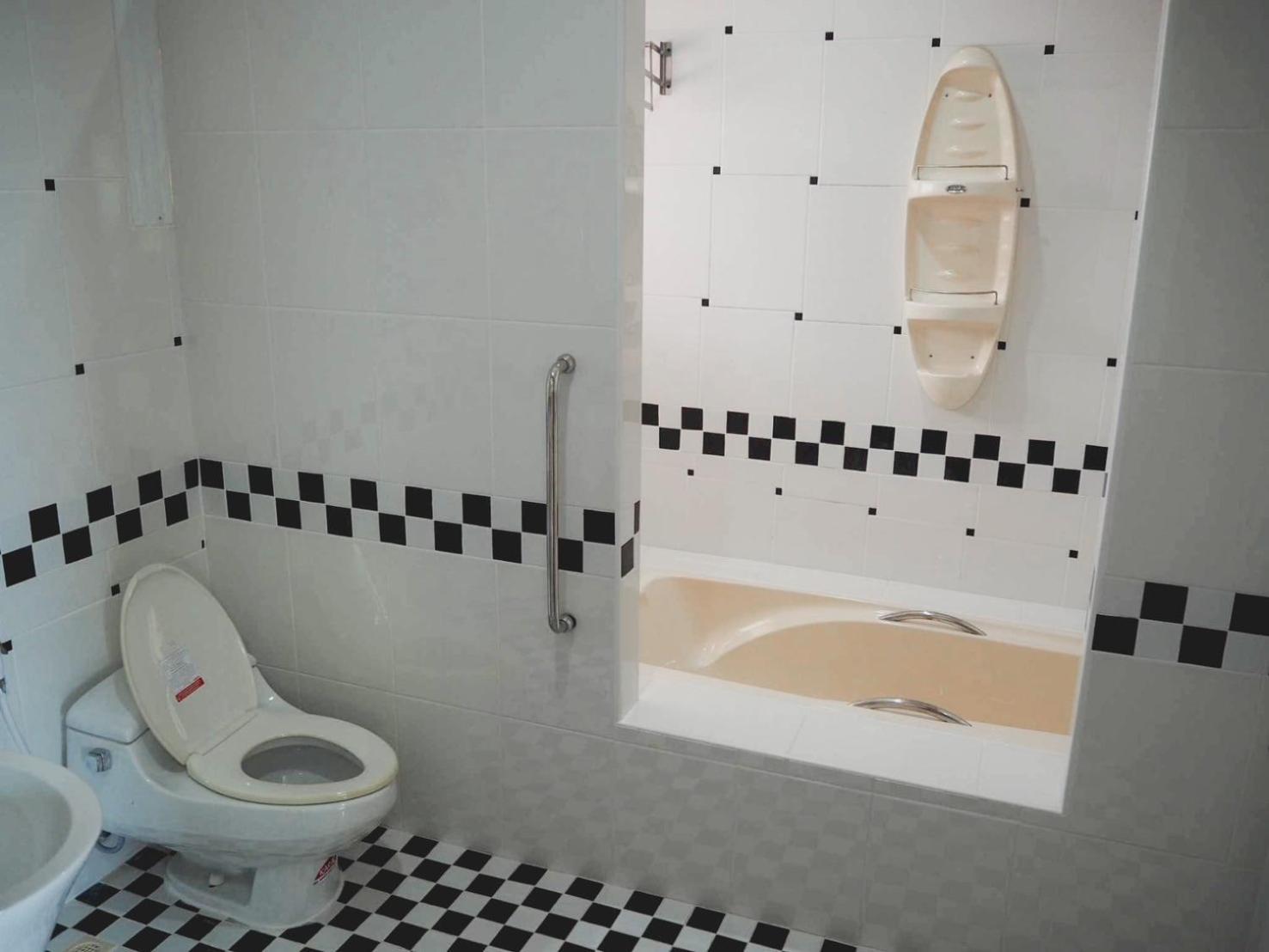 Wara Pool Sam Roi Yot Baanphakrimlay
